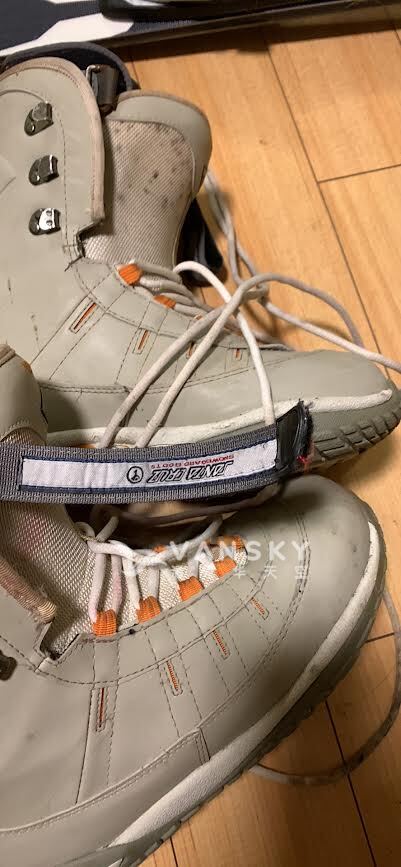 251204165342_santa cruz snowboard boots 2.jpg